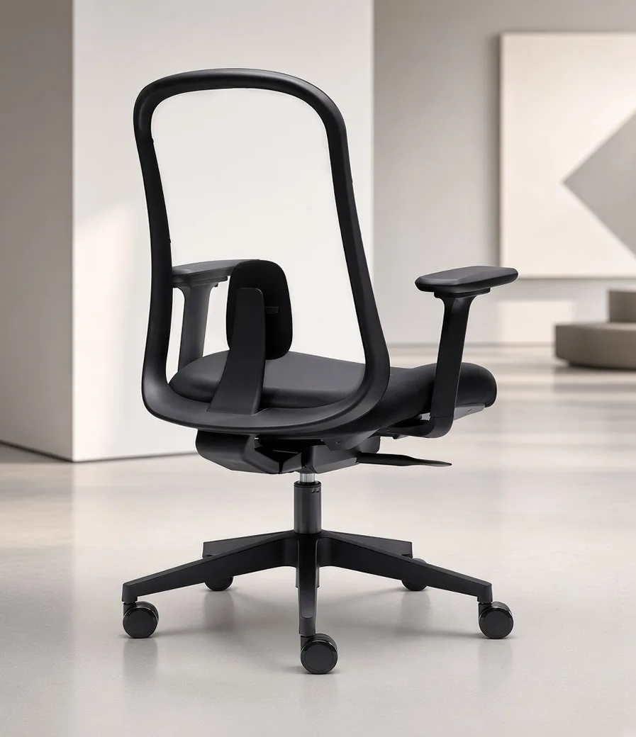 Silla LUCERNA de Euromof en un puesto de oficina