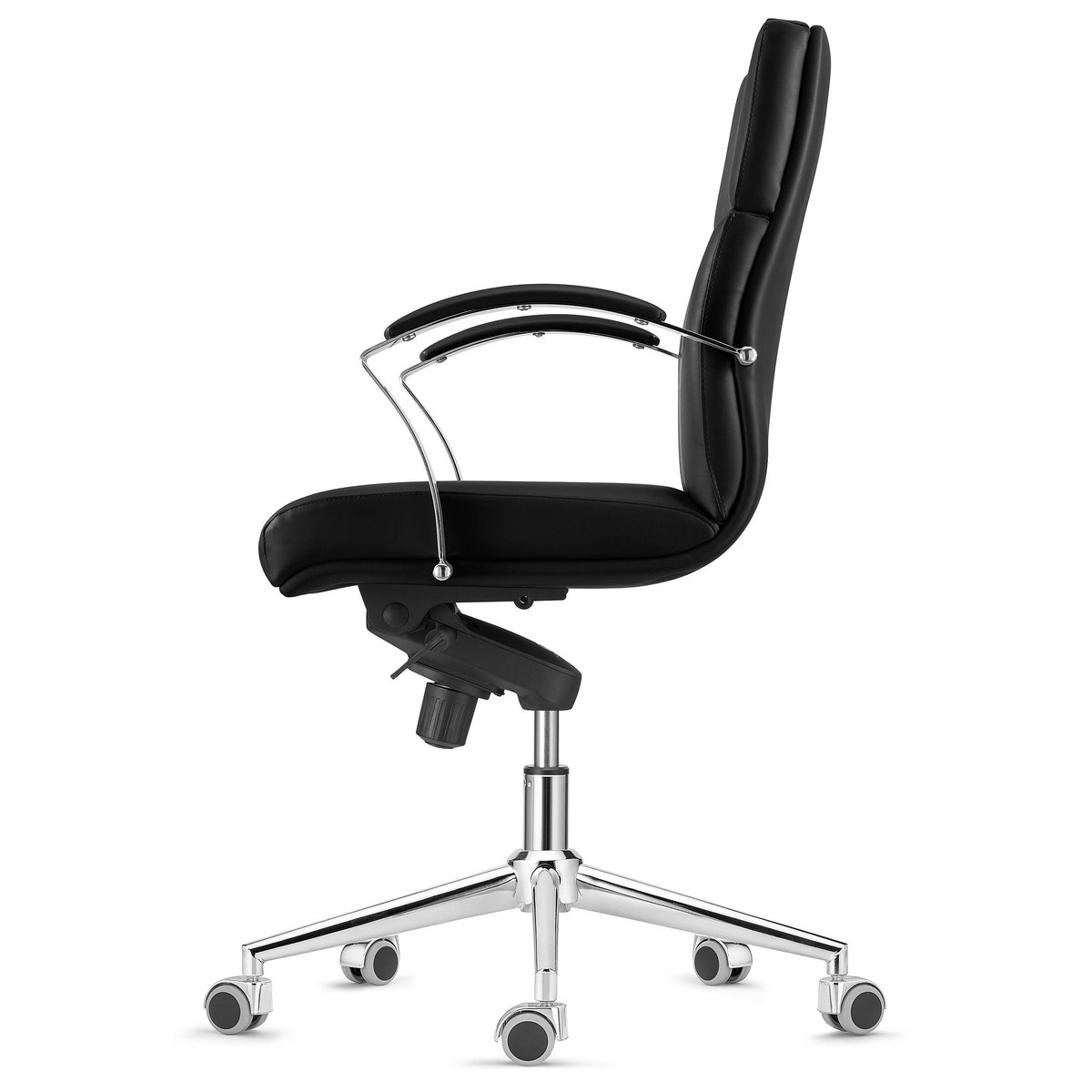 Sillón de oficina de respaldo medio ALAMO en piel negra de perfil: respaldo medio, brazo de aluminio con apoyo tapizado y mecanismo basculante
